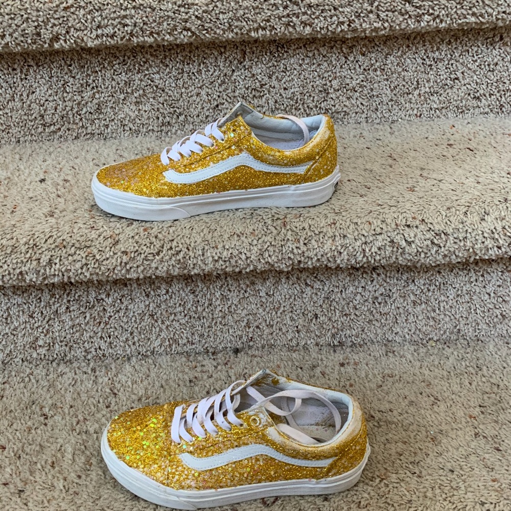 Vans - Picture 4 of 5